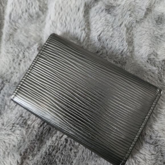 Louis Vuitton Black Epi 6 Key Holder / Key Case - Picture 12 of 12